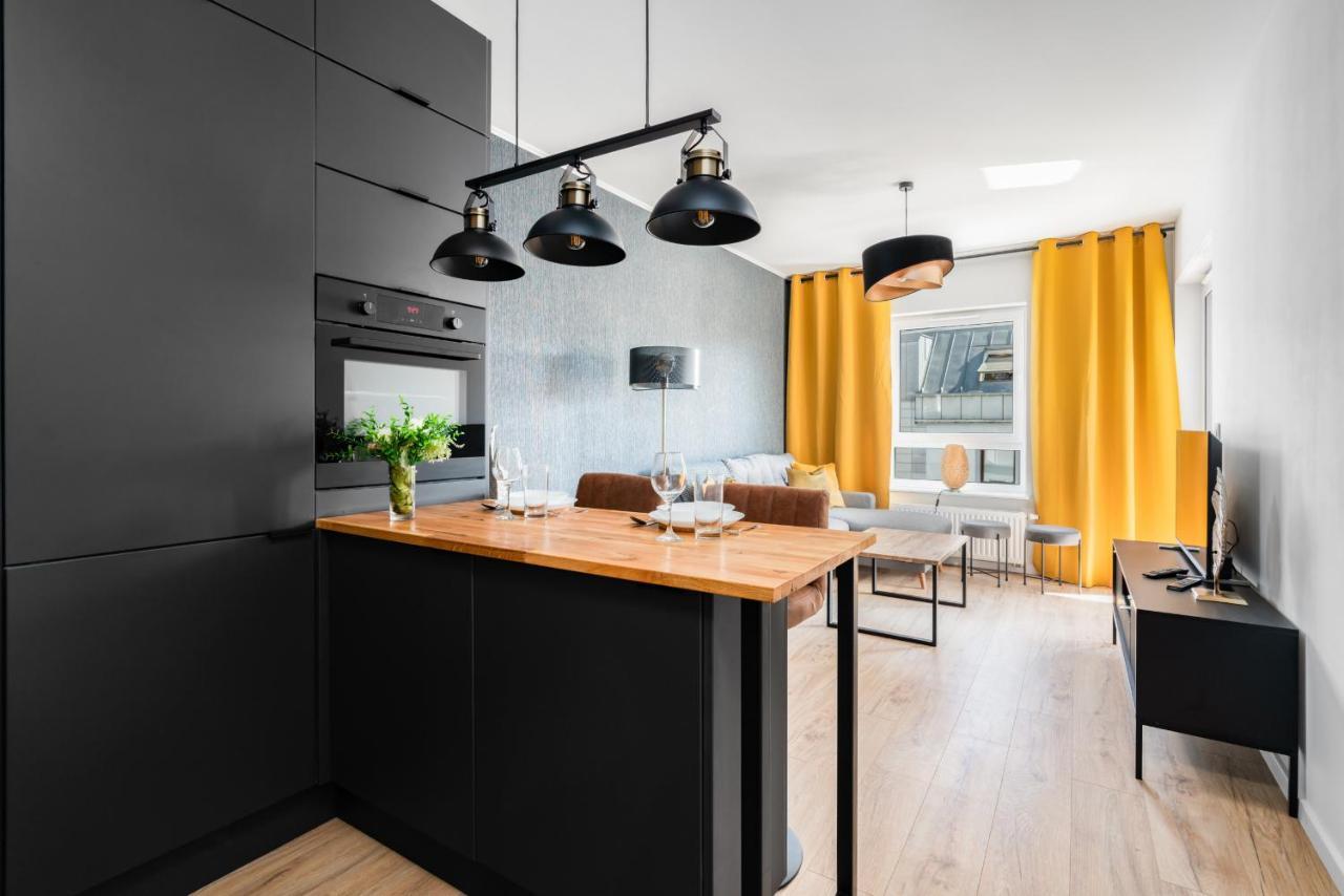 Modern Gorczynska & Parking & Balcony By Renters Prestige